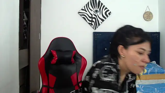 Snapshot of QueenSquirt_ chatting on 03/21/26, 08:24 QueenSquirt online show from 03/21/26, 08:24