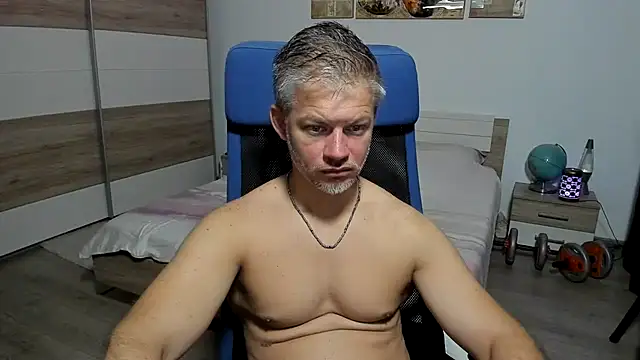 Snapshot of RobbyShawz chatting on 07/17/26, 04:21 RobbyShawz online show from 07/17/26, 04:21