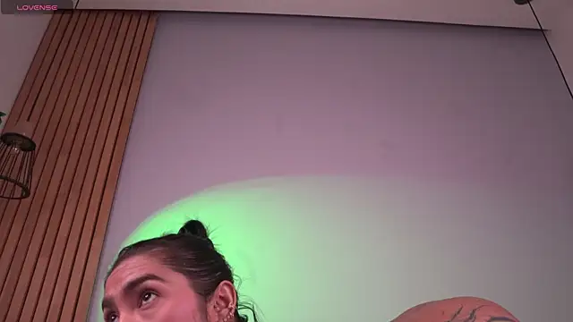 Snapshot of mia-reeves chatting on 05/18/26, 06:34 mia-reeves online show from 05/18/26, 06:34