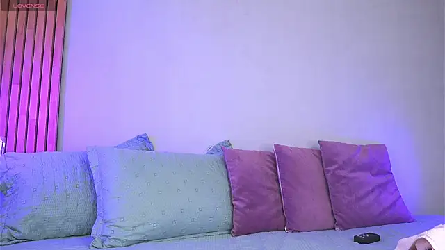 mia-reeves online show from 11/05/25, 06:11