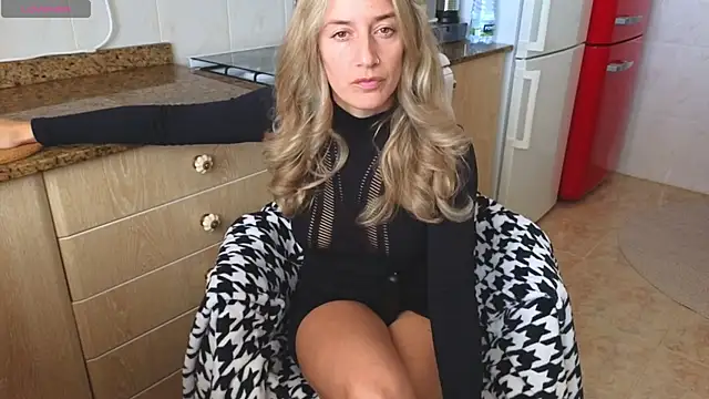 Snapshot of Lunamix chatting on 01/15/26, 12:19 Lunamix online show from 01/15/26, 12:19