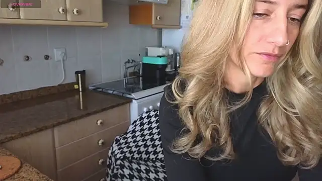 Snapshot of Lunamix chatting on 01/09/26, 12:34 Lunamix online show from 01/09/26, 12:34