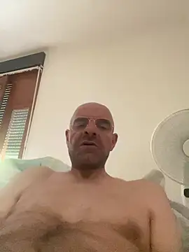 Snapshot of slim1976006 chatting on 07/31/26, 03:31 slim1976006 online show from 07/31/26, 03:31