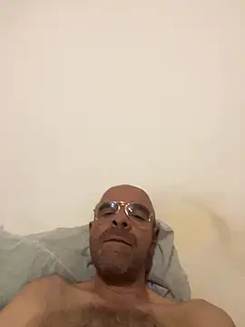Snapshot of slim1976006 chatting on 07/24/26, 02:07 slim1976006 online show from 07/24/26, 02:07