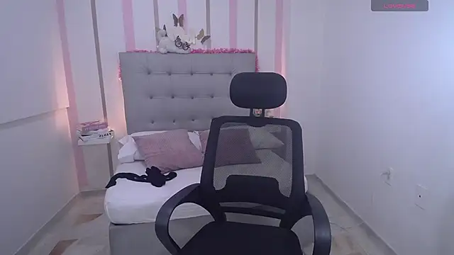 Anthonela love  online show from 12/04/25, 12:04