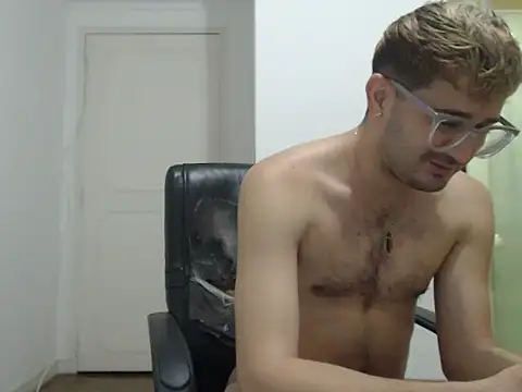 Snapshot of peterannaud chatting on 01/11/25, 11:02 peterannaud online show from 01/11/25, 11:02