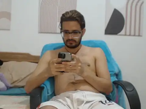 Snapshot of peterannaud chatting on 11/16/25, 12:10 peterannaud online show from 11/16/25, 12:10