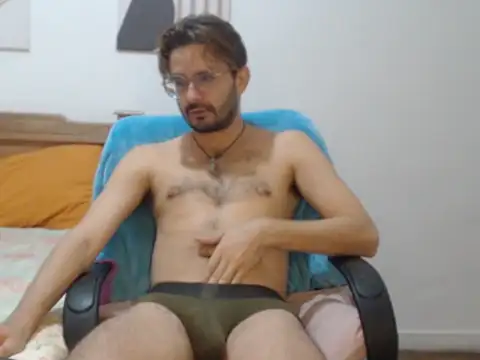 Snapshot of peterannaud chatting on 10/08/25, 11:34 peterannaud online show from 10/08/25, 11:34