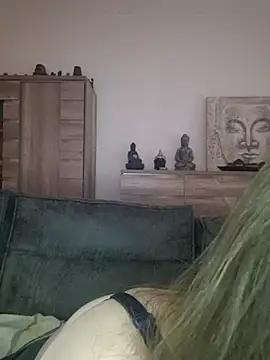 Snapshot of cristalines chatting on 11/04/25, 10:08 cristalines online show from 11/04/25, 10:08