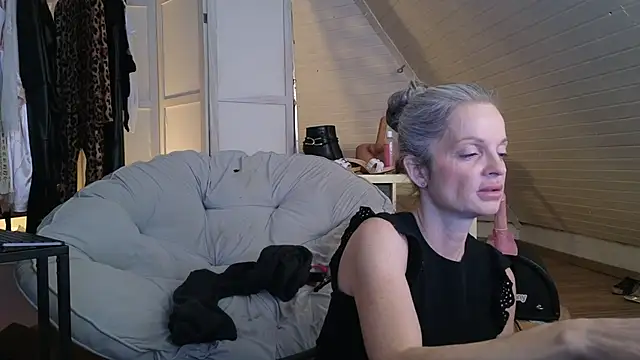 Snapshot of Sabdeluxe chatting on 01/13/26, 09:02 Sabdeluxe online show from 01/13/26, 09:02