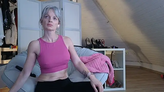 Sabdeluxe online show from 11/13/25, 09:35