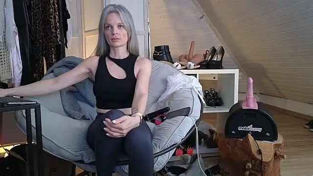 Snapshot of Sabdeluxe chatting on 01/16/26, 09:02 Sabdeluxe online show from 01/16/26, 09:02