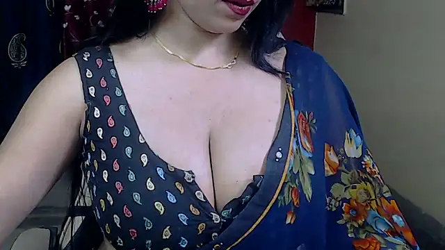 Snapshot of Naiaa-mylove chatting on 03/18/25, 07:01 Naiaa-mylove online show from 03/18/25, 07:01