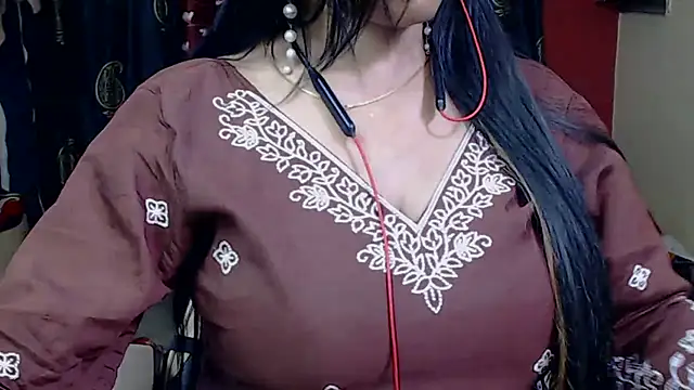 Snapshot of Naiaa-mylove chatting on 09/24/25, 06:42 Naiaa-mylove online show from 09/24/25, 06:42