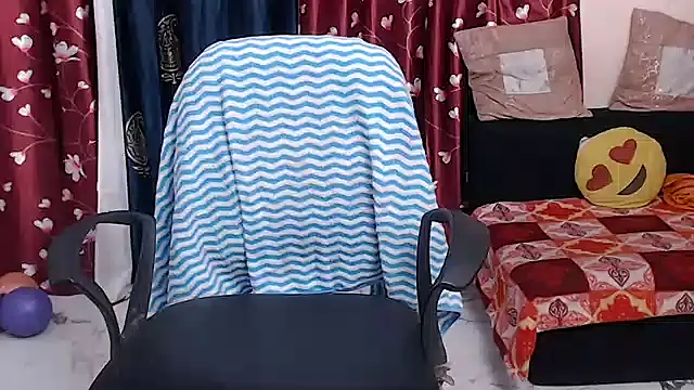 Naiaa-mylove online show from 06/15/26, 06:57