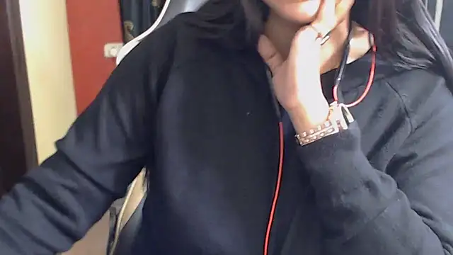 Naiaa-mylove online show from 12/21/25, 10:06