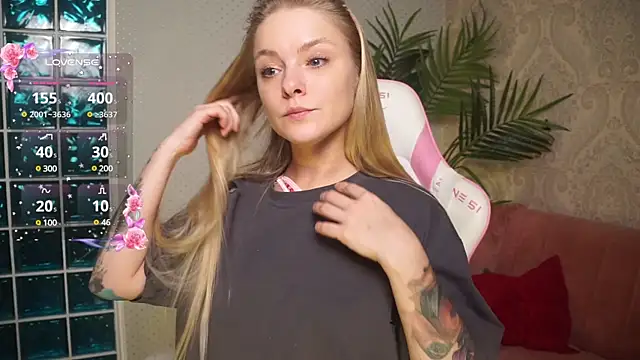 Snapshot of 01_lili_01 chatting on 12/04/24, 02:20 01 lili 01 online show from 12/04/24, 02:20