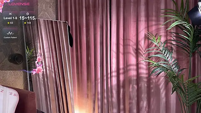 Snapshot of 01_lili_01 chatting on 09/21/25, 10:53 01 lili 01 online show from 09/21/25, 10:53