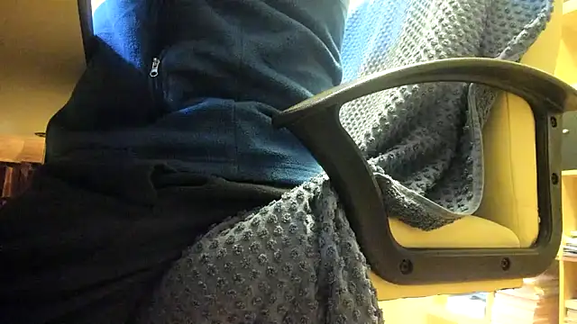 Snapshot of leccaleccafiga chatting on 11/30/25, 01:12 leccaleccafiga online show from 11/30/25, 01:12