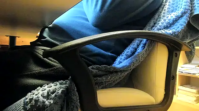 Snapshot of leccaleccafiga chatting on 12/14/25, 09:59 leccaleccafiga online show from 12/14/25, 09:59