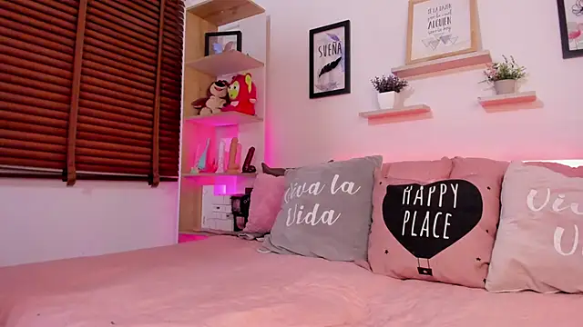 Nata Villalobos online show from 05/06/26, 02:15