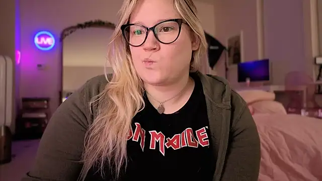 PiggyRose online show from 03/21/26, 01:40