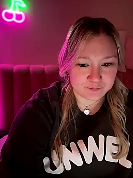 PiggyRose online show from 12/14/25, 03:46