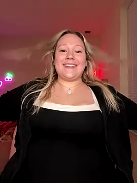 PiggyRose online show from 12/16/25, 01:32