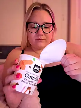 PiggyRose online show from 11/01/25, 01:23