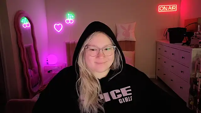 PiggyRose online show from 12/21/25, 01:30