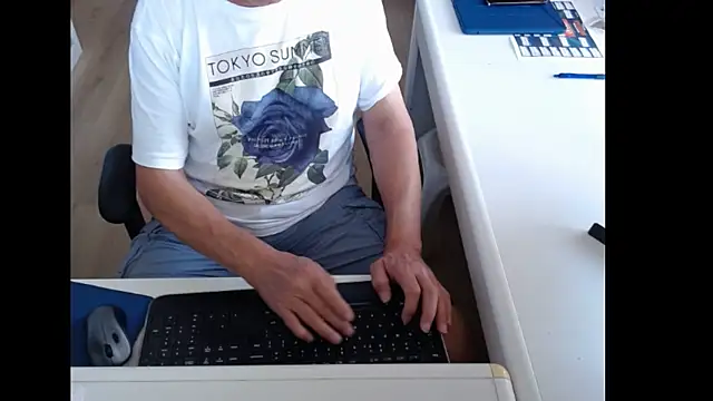 Snapshot of dutchpornking chatting on 07/09/26, 06:03 dutchpornking online show from 07/09/26, 06:03