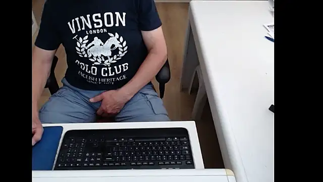 Snapshot of dutchpornking chatting on 06/18/26, 10:53 dutchpornking online show from 06/18/26, 10:53