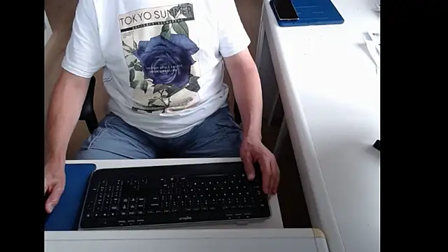 Snapshot of dutchpornking chatting on 06/15/26, 05:40 dutchpornking online show from 06/15/26, 05:40