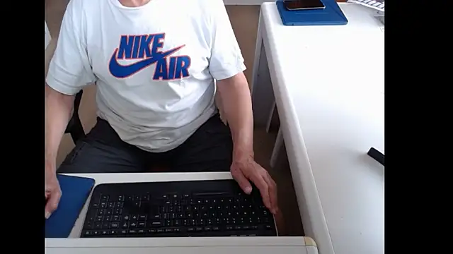 Snapshot of dutchpornking chatting on 07/05/26, 06:20 dutchpornking online show from 07/05/26, 06:20
