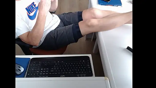 Snapshot of dutchpornking chatting on 07/07/26, 06:47 dutchpornking online show from 07/07/26, 06:47