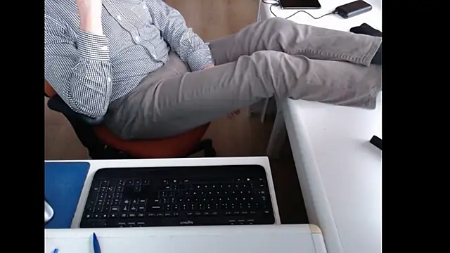 Snapshot of dutchpornking chatting on 05/06/26, 06:23 dutchpornking online show from 05/06/26, 06:23