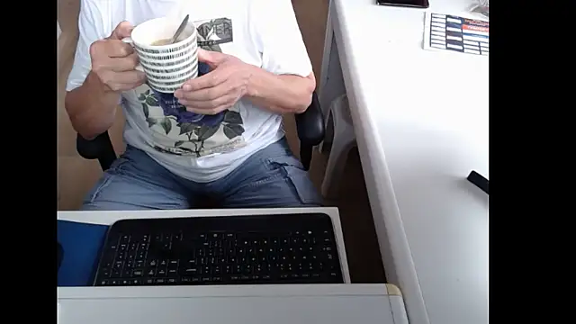 Snapshot of dutchpornking chatting on 07/08/26, 06:36 dutchpornking online show from 07/08/26, 06:36
