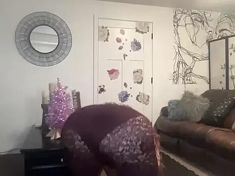 Snapshot of Xoxobigbooty chatting on 12/29/24, 08:00 Xoxobigbooty online show from 12/29/24, 08:00