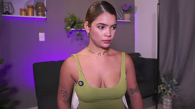 HannahEvanss online show from 11/19/25, 07:25