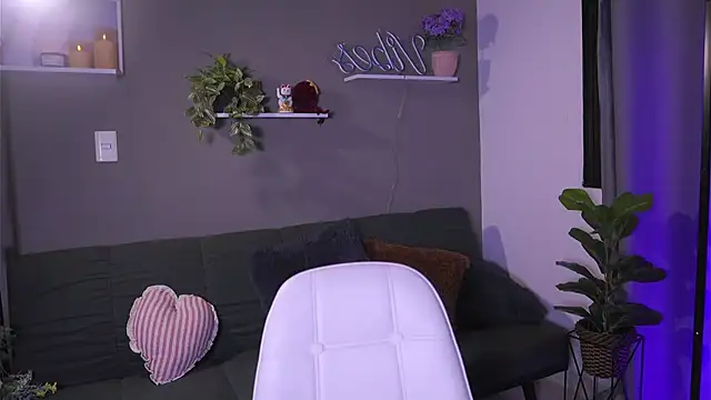 HannahEvanss online show from 10/13/25, 06:09