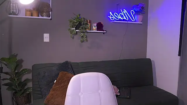 HannahEvanss online show from 11/26/25, 06:52