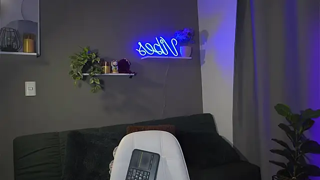 HannahEvanss online show from 10/11/25, 04:19