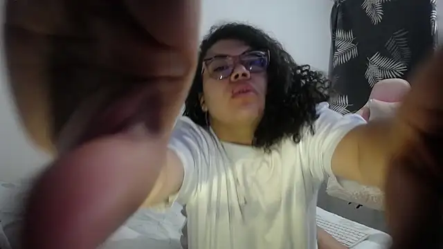 mabigomez00 online show from 11/15/25, 09:24