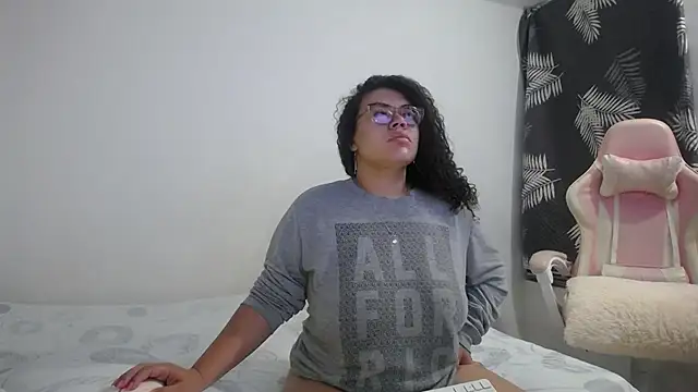 mabigomez00 online show from 10/31/25, 09:06