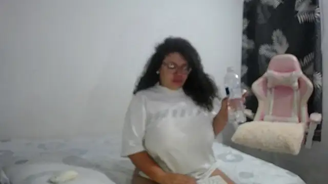 Snapshot of mabigomez00 chatting on 02/21/26, 09:33 mabigomez00 online show from 02/21/26, 09:33