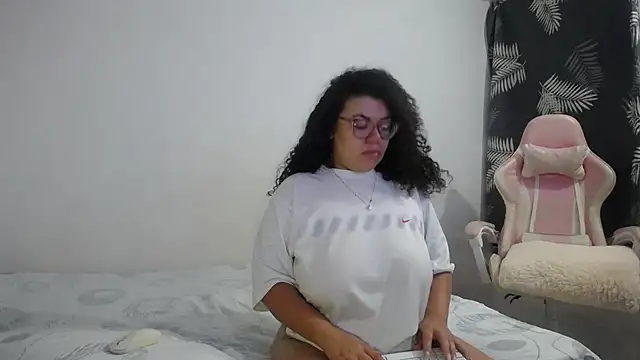 mabigomez00 online show from 11/19/25, 10:04