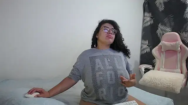 Snapshot of mabigomez00 chatting on 10/17/25, 12:36 mabigomez00 online show from 10/17/25, 12:36
