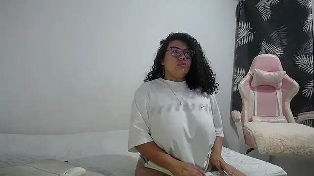 mabigomez00 online show from 10/25/25, 09:19