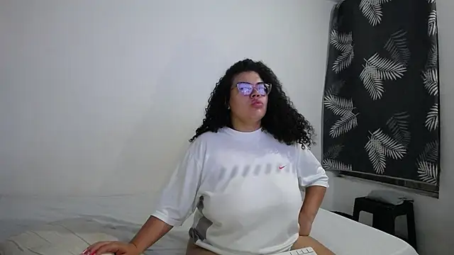 mabigomez00 online show from 04/21/26, 09:38