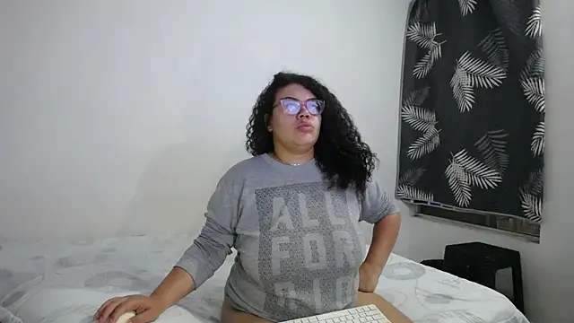 mabigomez00 online show from 04/24/26, 09:22